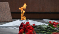 Депутаты КПРФ возложили венки к Могиле Неизвестного Солдата в Москве