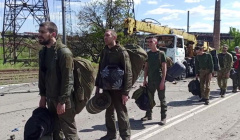 Судьбу боевиков "Азова" должен решать трибунал, считает Слуцкий