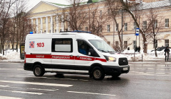 В Москве на пожилую женщину упала информационная вывеска